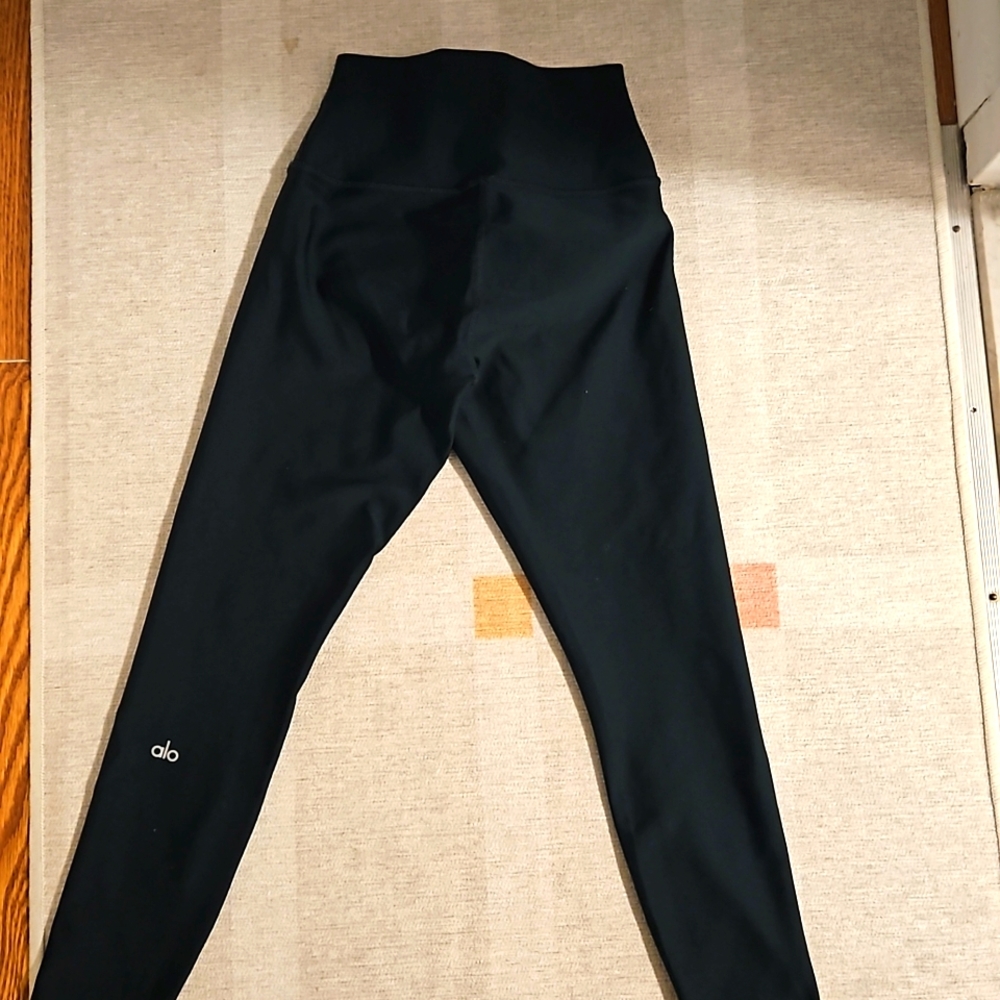 Alo Yoga High waisted 7/8 Airlift pants- super soft in midnight green